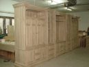 Виробник дерев'яних меблів